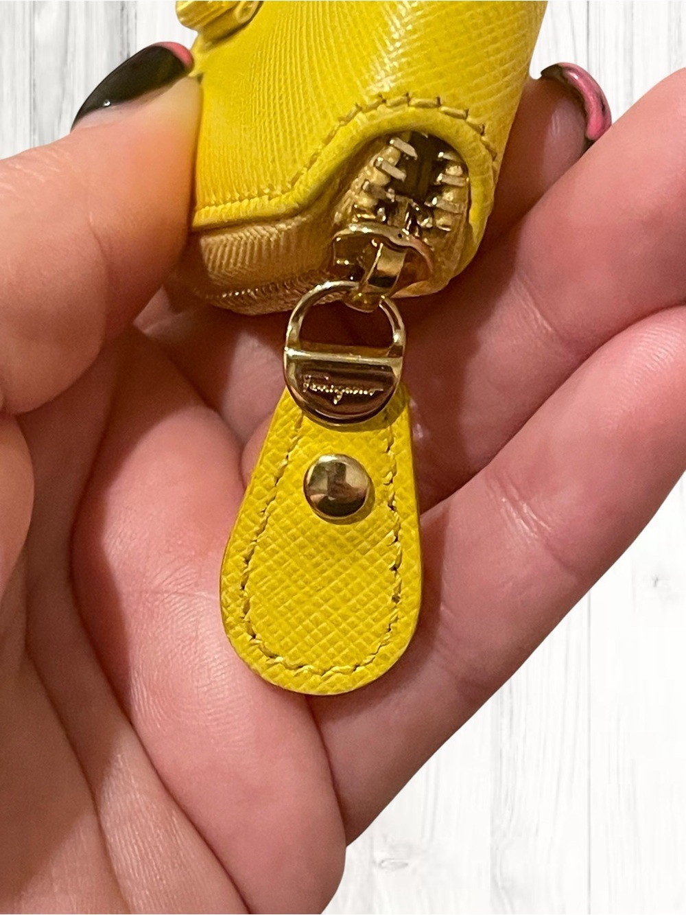 Salvatore Ferragamo Vara Bow Card/Coin Purse - Picture 11 of 11